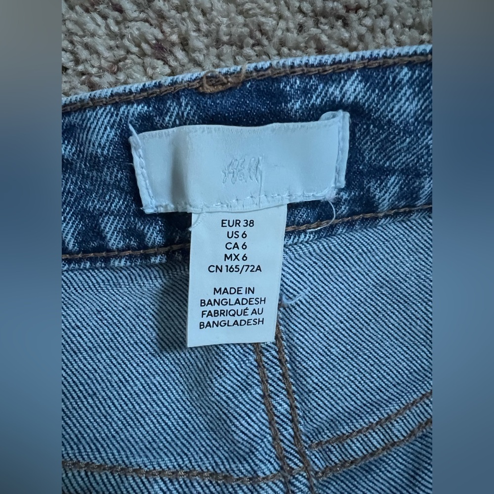 H&M light wash jeans - Picture 4 of 5